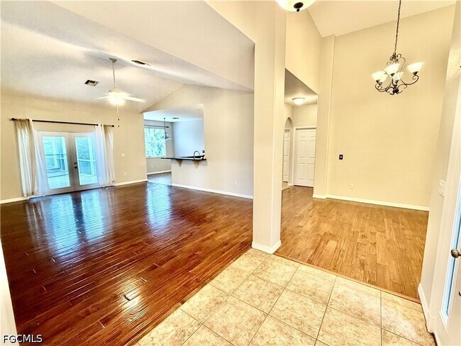 Building Photo - 1466 Argyle Dr