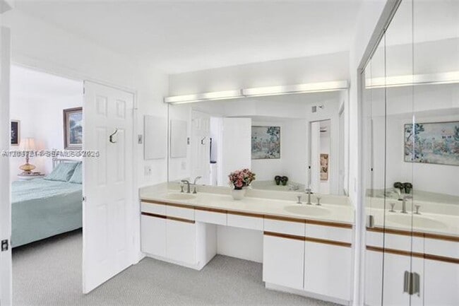 Building Photo - 3500 Mystic Pointe Dr
