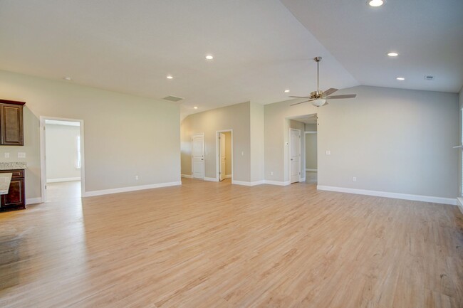 Building Photo - Open Floor Plan Home in Lyman/District 1 S...