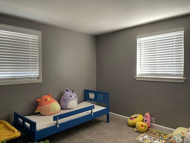 Building Photo - Newly Remodeled Home near Sac City College...