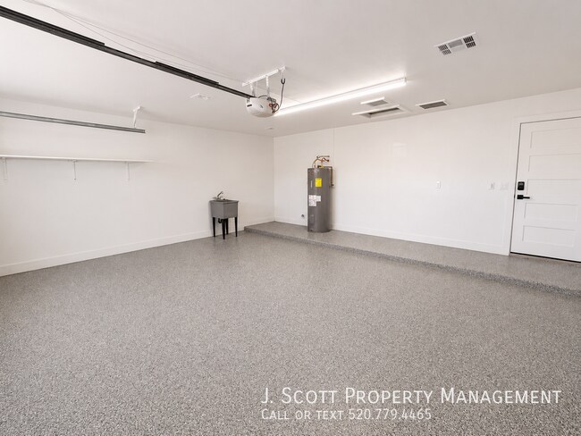 Building Photo - 6531 N 83rd Ln