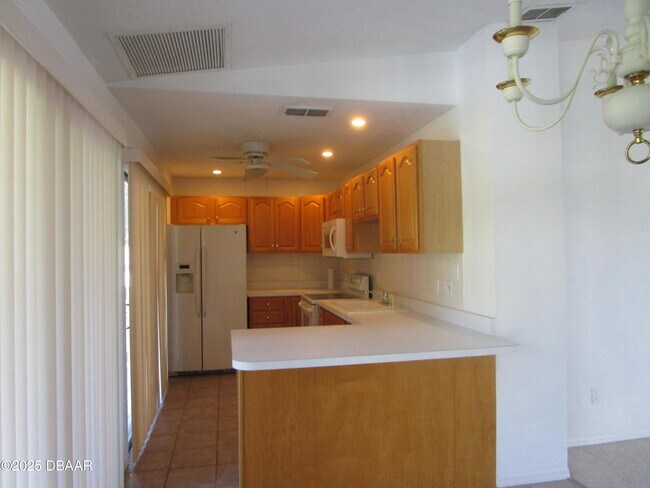 Building Photo - 5543 W Bayshore Dr