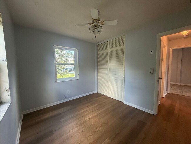 Building Photo - 3 Bedroom 2 Bathroom Updated Deltona Home GREAT Location Available IMMDEIATELY!!