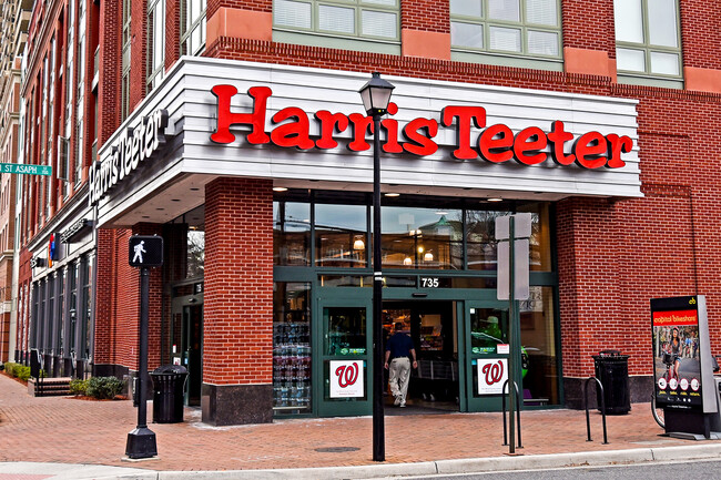 HarrisTeeter supermarket next door - 400 Madison St