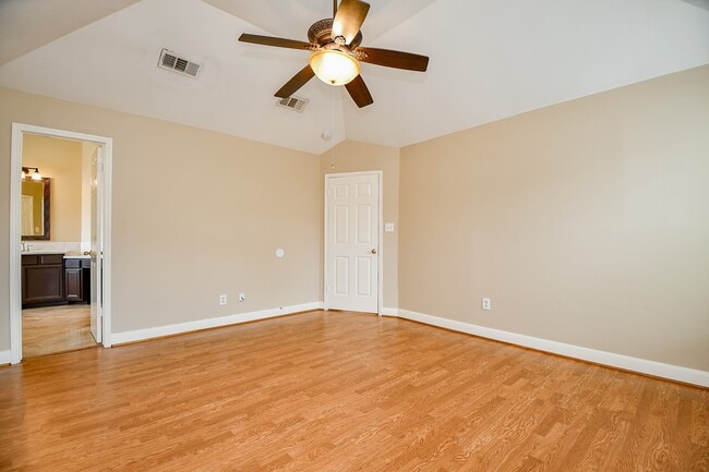 Building Photo - 11707 Turtle Lake Dr