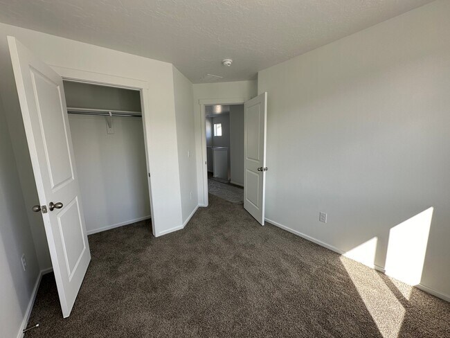 Building Photo - 253 Portside Ln