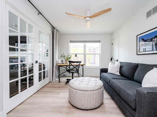 Building Photo - 428 Island Pointe Dr