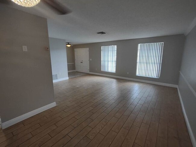 Building Photo - 8811 Seeley Ln