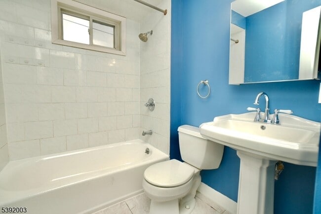 Building Photo - 466 Cortlandt St