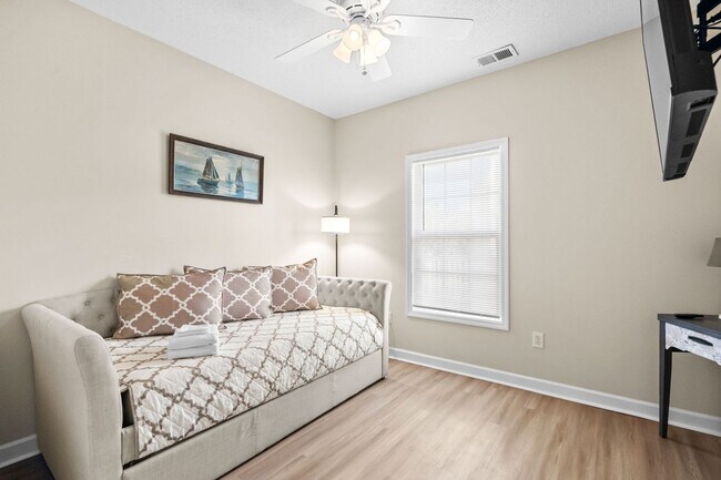 Building Photo - 5801 Oyster Catcher Dr