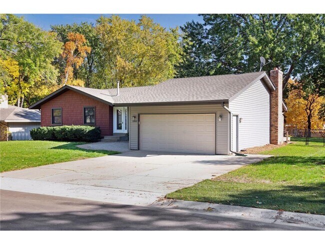 Primary Photo - 6802 Cottonwood Ln N