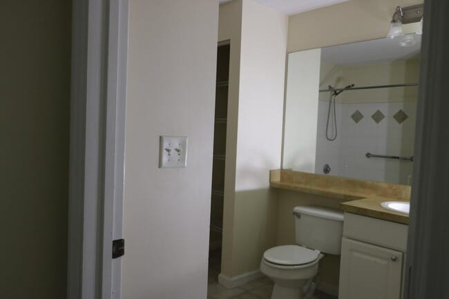 Building Photo - 9825 Baywinds Blvd