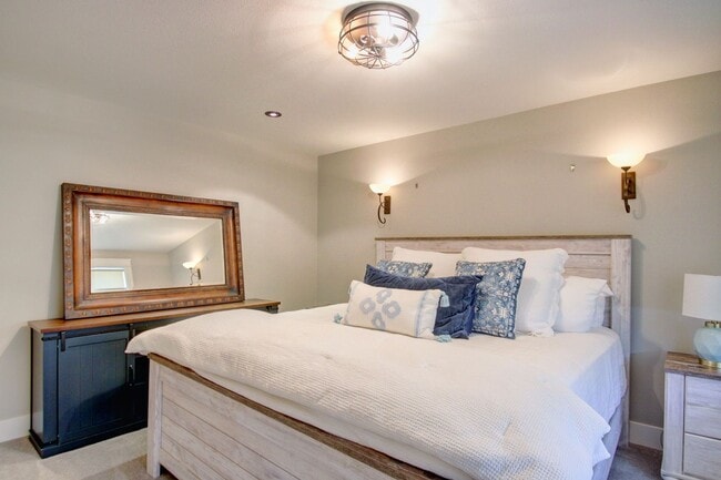 Building Photo - 3 Bedroom, 2.5 Home. Available NOW!!!!