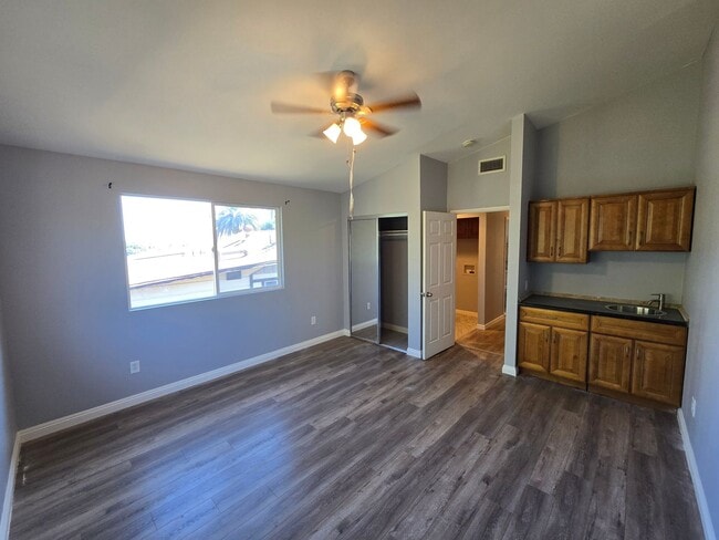 Building Photo - Beautifully Remodeled 3 Bed, 2 Bath Home for Lease!