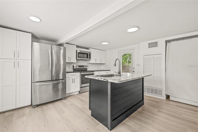 Building Photo - 2856 W Rainbow Cir