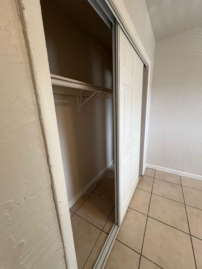 Building Photo - 900 NW