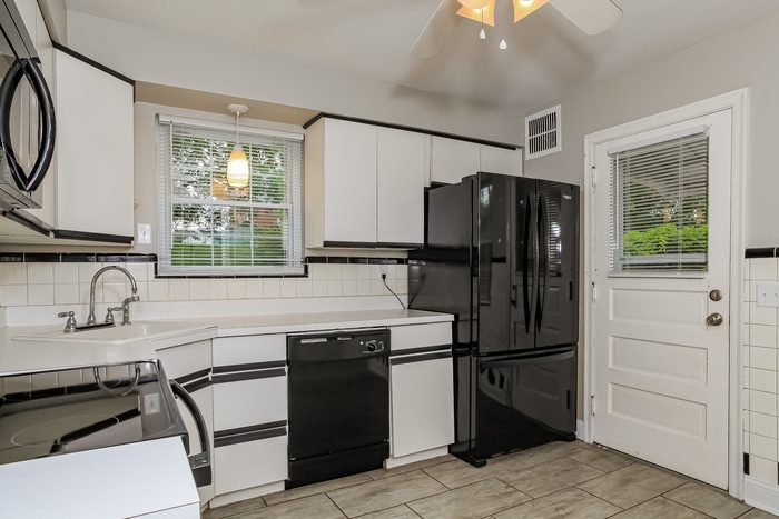 Building Photo - 4313 St Martins Pl