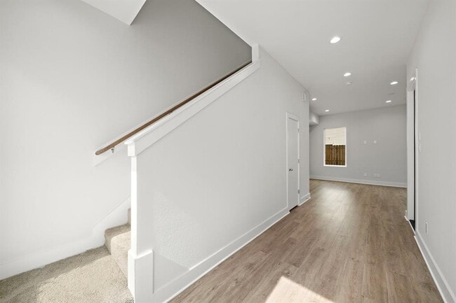 Building Photo - 833 Dorchester St