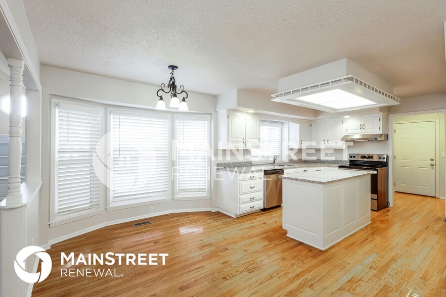 Building Photo - 1122 E Sleepy Hollow Dr