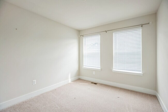 Building Photo - 2756 Bridgewater Dr