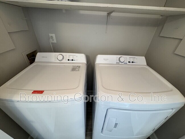 Building Photo - 319 N.Timberway Circle