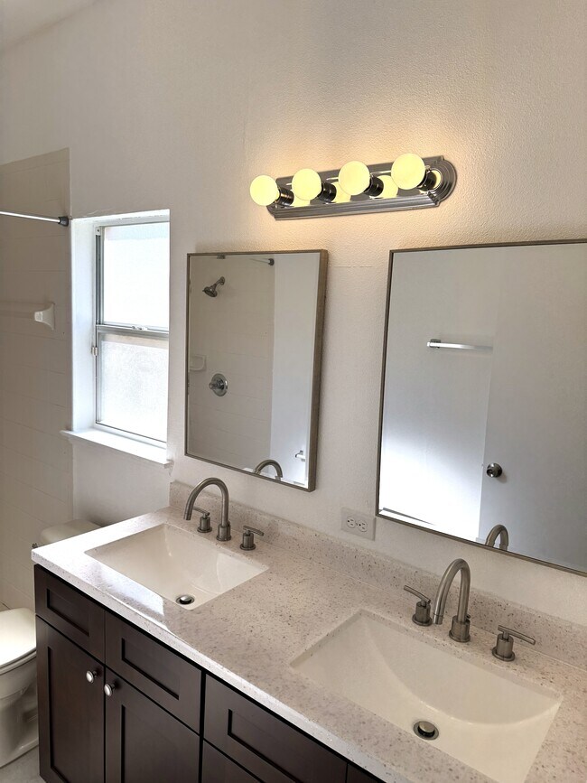 Building Photo - 1851 Wedgewood Way