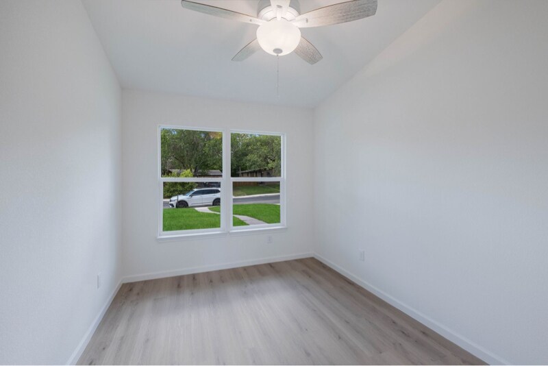 Building Photo - 523 Gilbert Ln