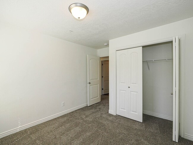 Building Photo - 3 Bedroom, 2 Bathroom Condo