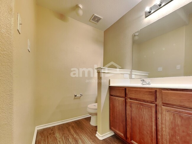 Building Photo - 106 Robin Ln