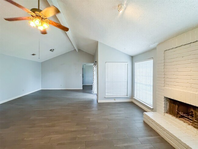 Building Photo - 12051 Creekhurst Dr