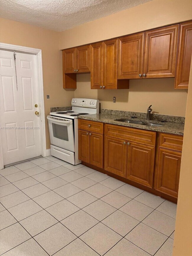 Primary Photo - 6317 Pierce St