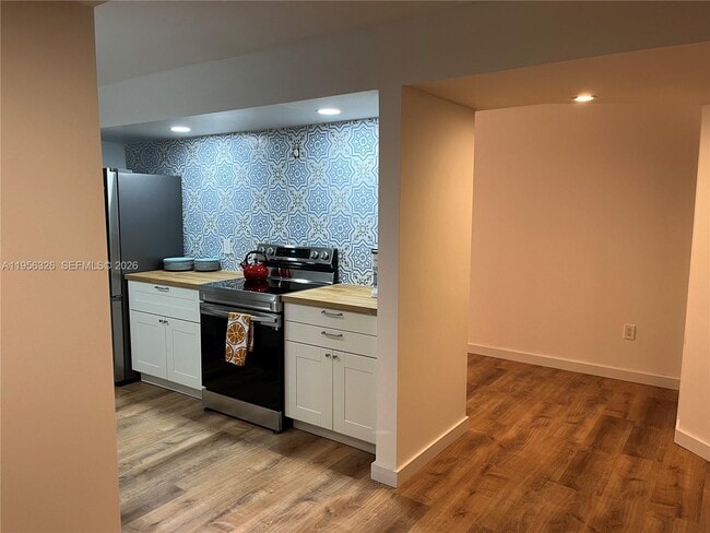 Building Photo - 6917 Collins Ave