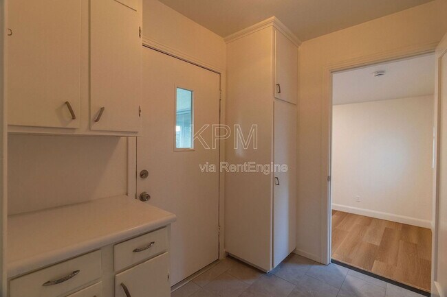 Building Photo - 1749 Christina Ave