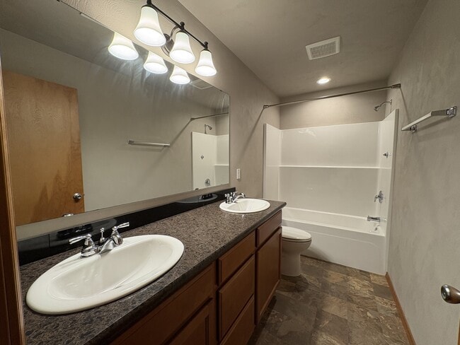 Building Photo - 348 Watercress St