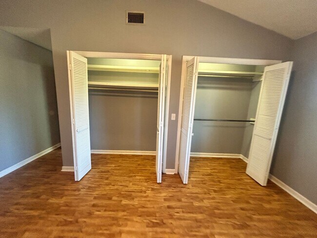 Building Photo - 2825 Briarcliff Rd