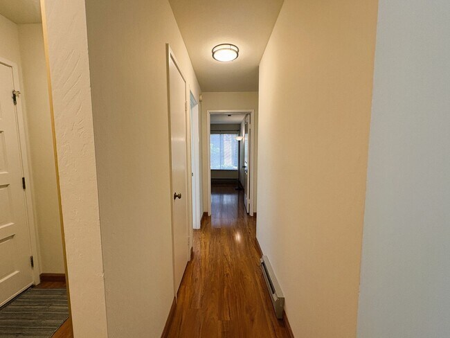 Building Photo - Charming 2BR/2BA Condo Steps from Downtown Mountain View