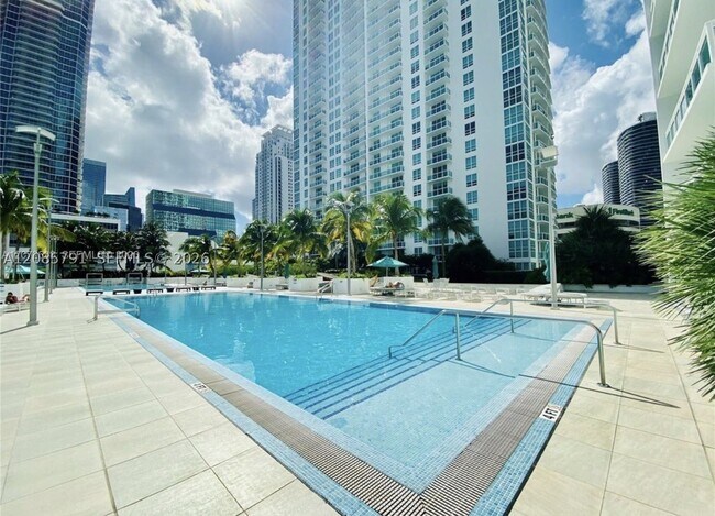 Building Photo - 950 Brickell Bay Dr