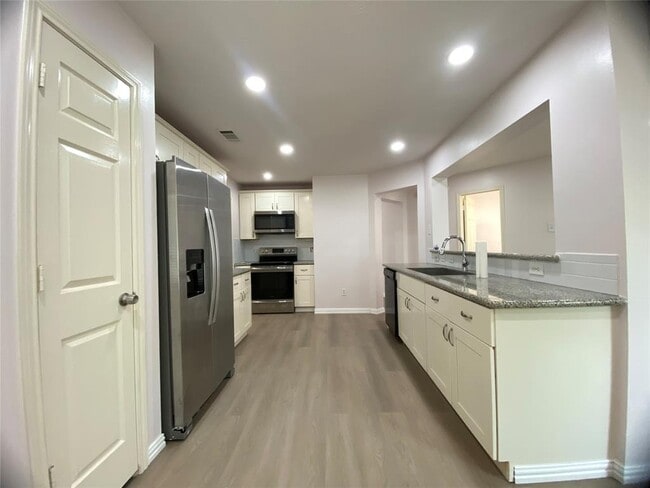 Building Photo - 15706 Springfield Dr