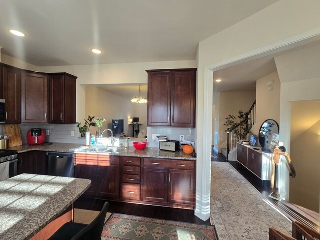 Building Photo - 4BR/3.5BA with 2-Car Garage! Available February 2026