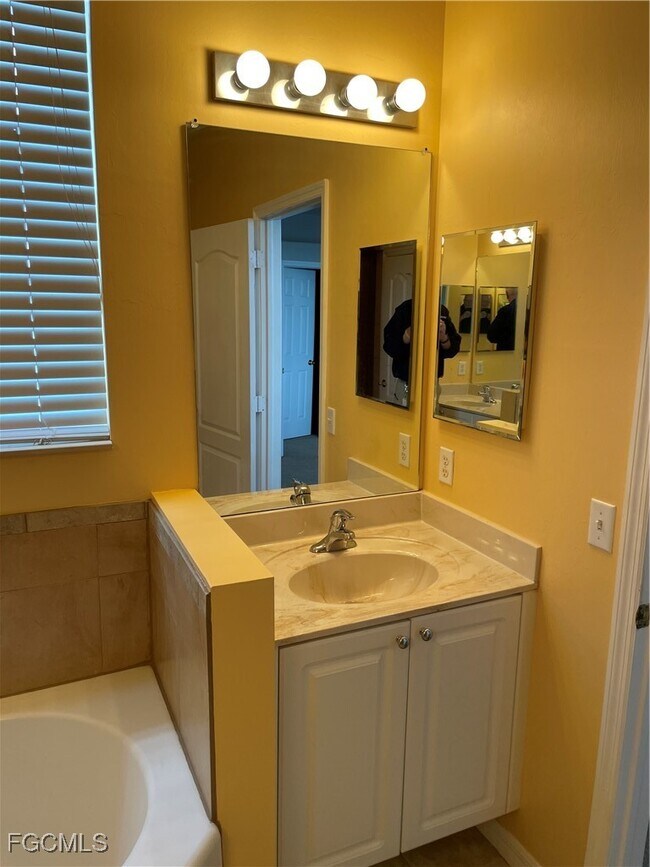 Building Photo - 2533 Deerfield Lake Ct