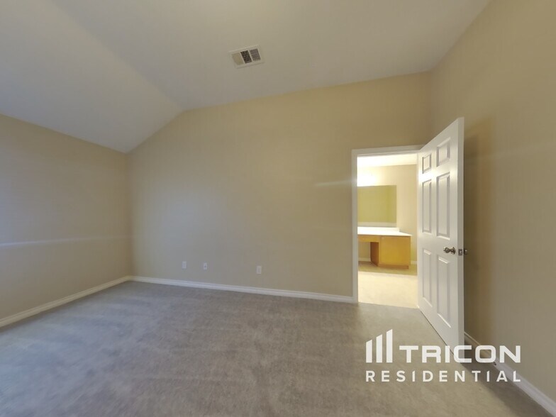 Building Photo - 110 Santa Fe Trail