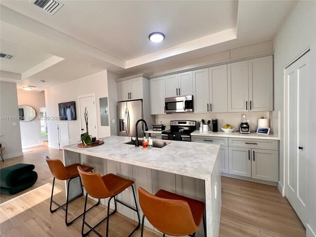 Building Photo - 8753 SW 34th St