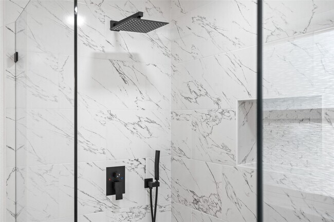 Building Photo - 5425 Jeffrey St