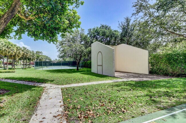 Building Photo - 460 Hardwood Pl