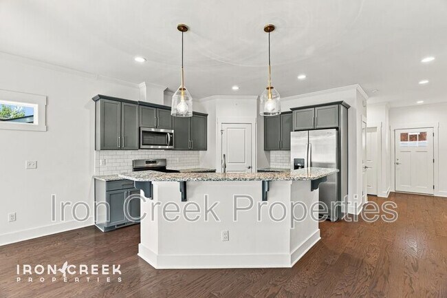 Building Photo - 17 Woodbridge Park Dr