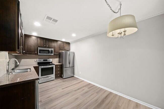 Building Photo - 1601 S Shepherd Dr