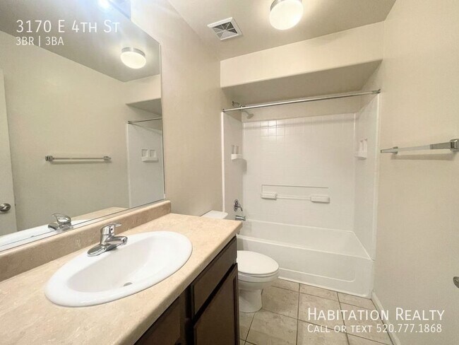 Building Photo - 3170 E 4th St