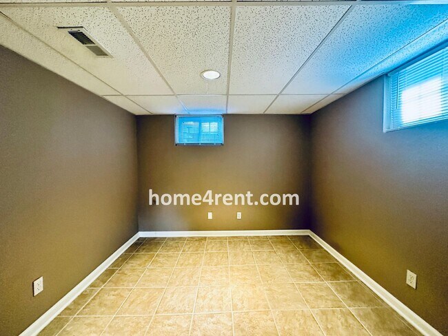 Building Photo - Beautifully Updated Home in Prime Overland...