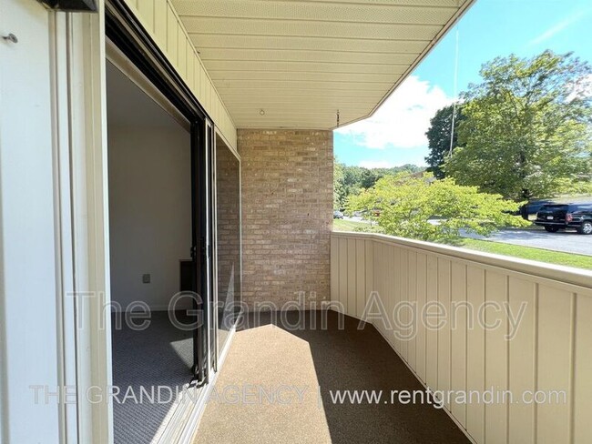 Building Photo - 5260 Crossbow Cir