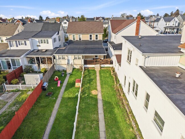Building Photo - 1130 3rd St